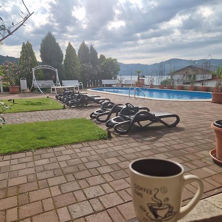 Casa Marina Hotell Ieşelniţa Exteriör bild