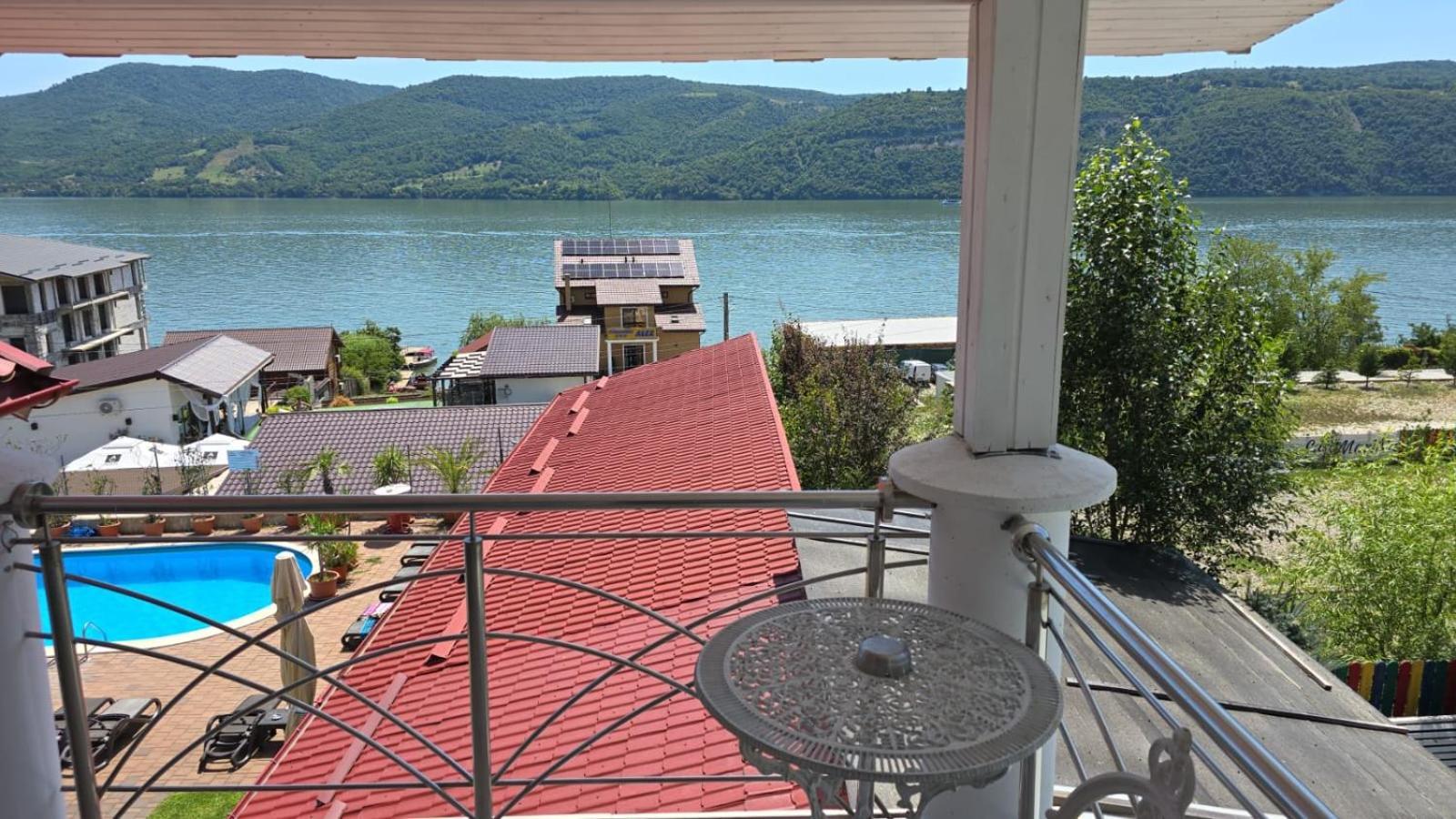 Casa Marina Hotell Ieşelniţa Exteriör bild