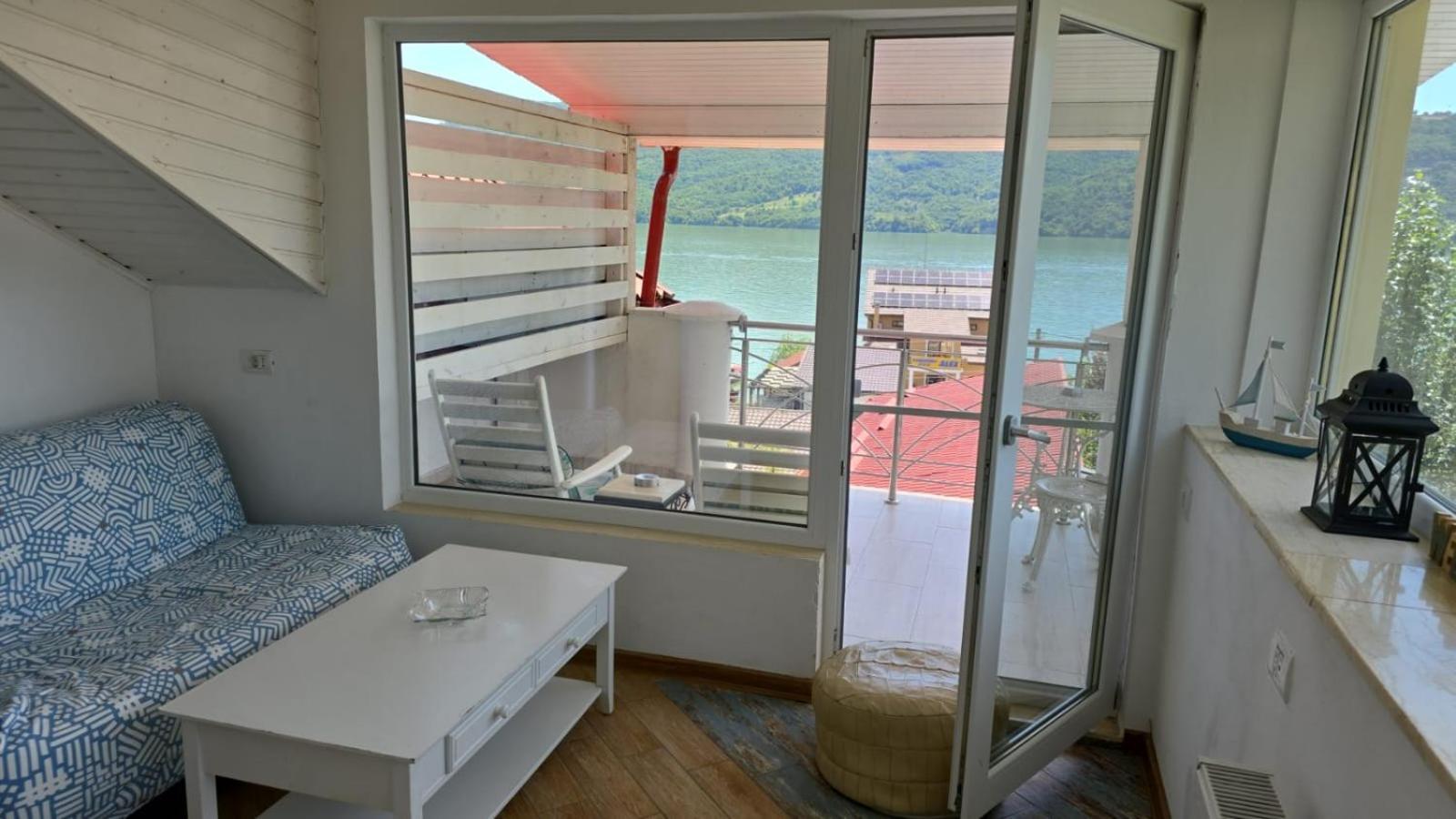 Casa Marina Hotell Ieşelniţa Exteriör bild