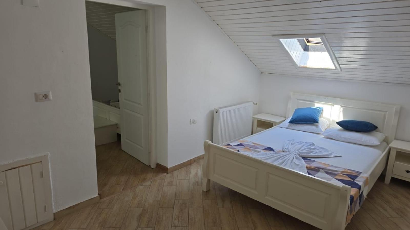 Casa Marina Hotell Ieşelniţa Exteriör bild
