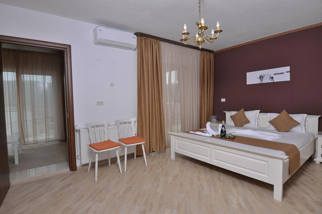 Casa Marina Hotell Ieşelniţa Exteriör bild