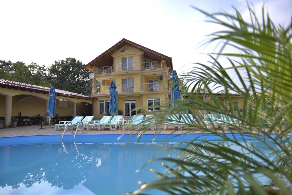 Casa Marina Hotell Ieşelniţa Exteriör bild