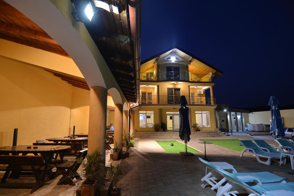 Casa Marina Hotell Ieşelniţa Exteriör bild