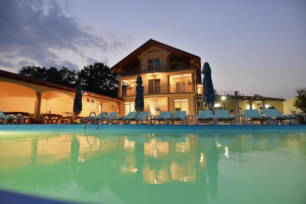 Casa Marina Hotell Ieşelniţa Exteriör bild
