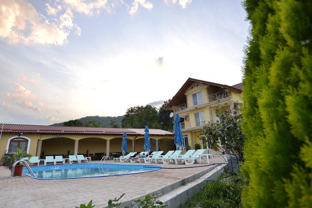 Casa Marina Hotell Ieşelniţa Exteriör bild