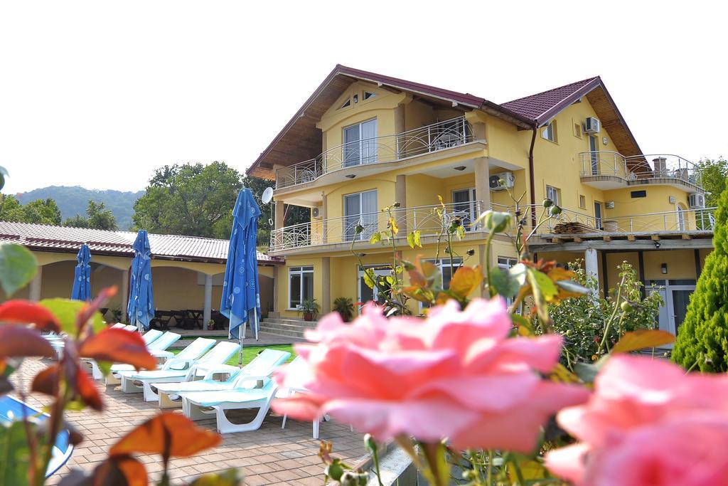 Casa Marina Hotell Ieşelniţa Exteriör bild