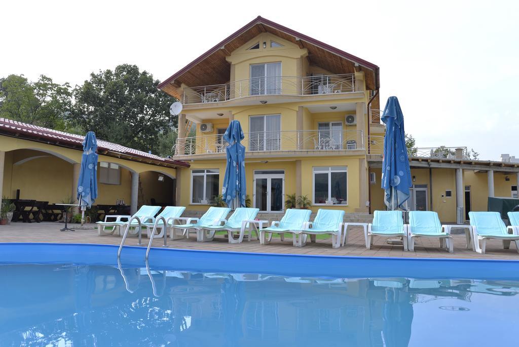 Casa Marina Hotell Ieşelniţa Exteriör bild