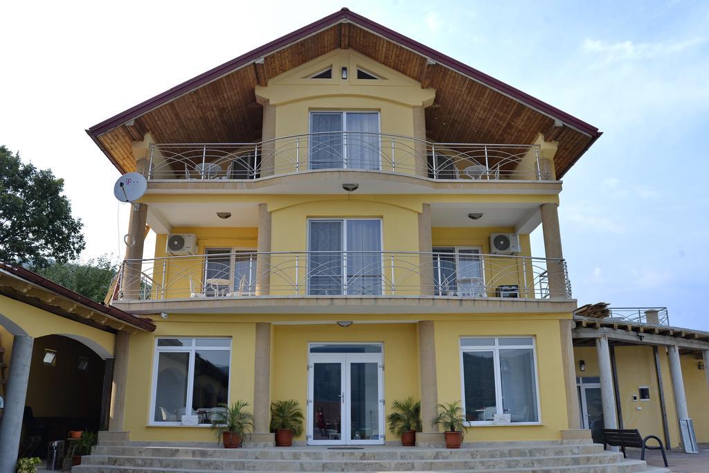 Casa Marina Hotell Ieşelniţa Exteriör bild