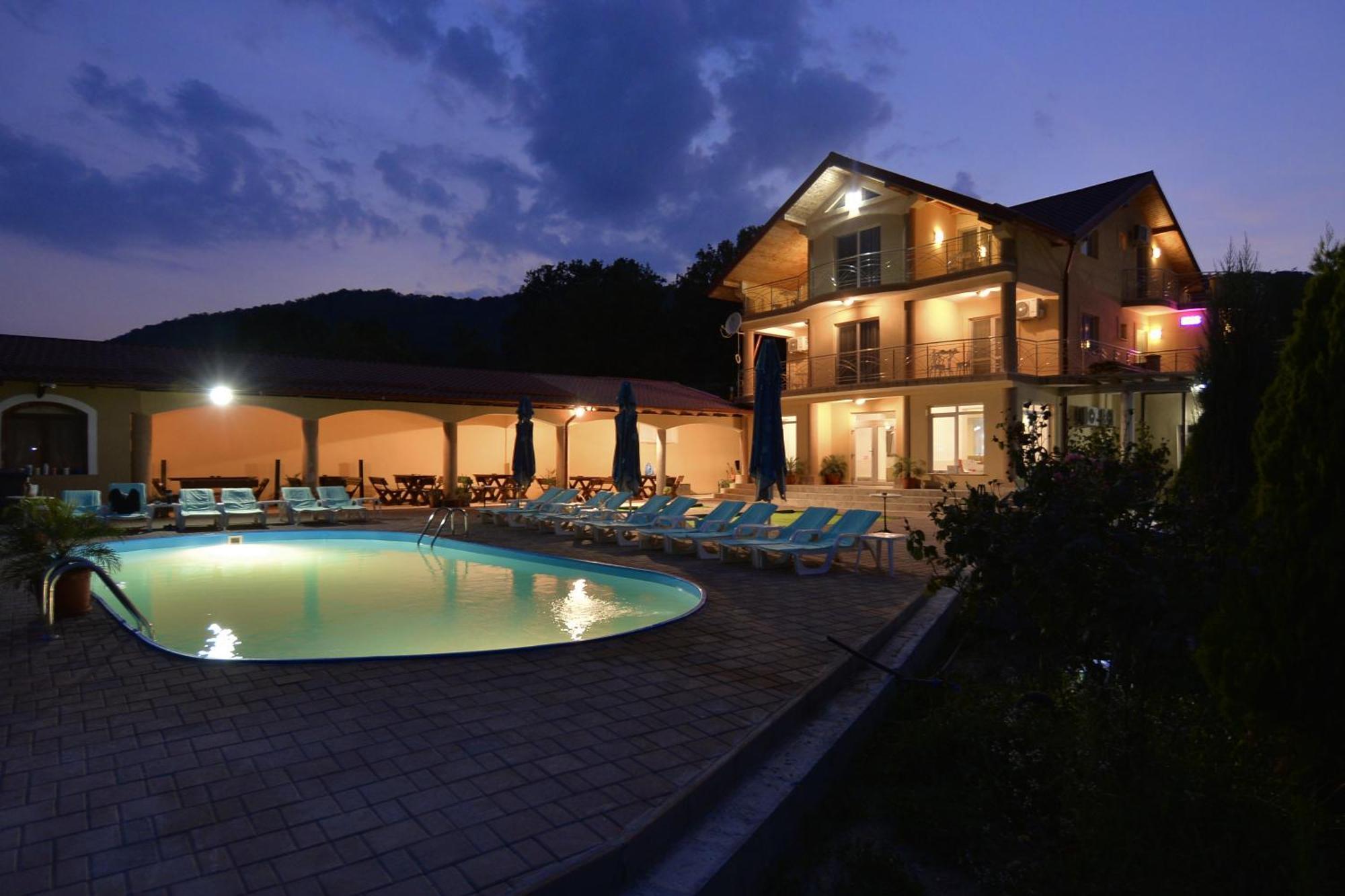 Casa Marina Hotell Ieşelniţa Exteriör bild