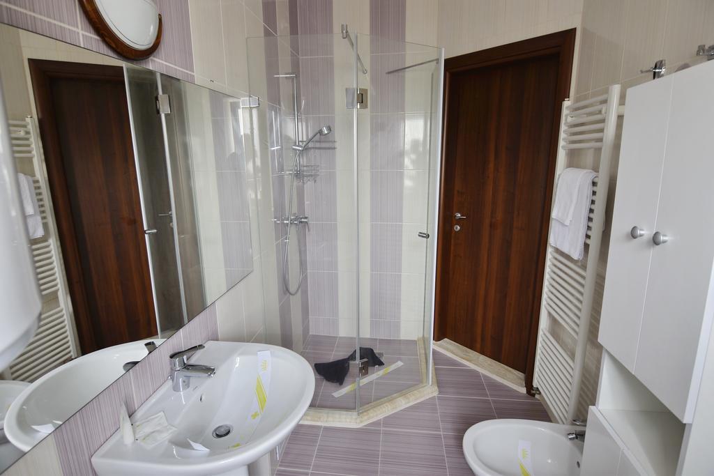 Casa Marina Hotell Ieşelniţa Exteriör bild