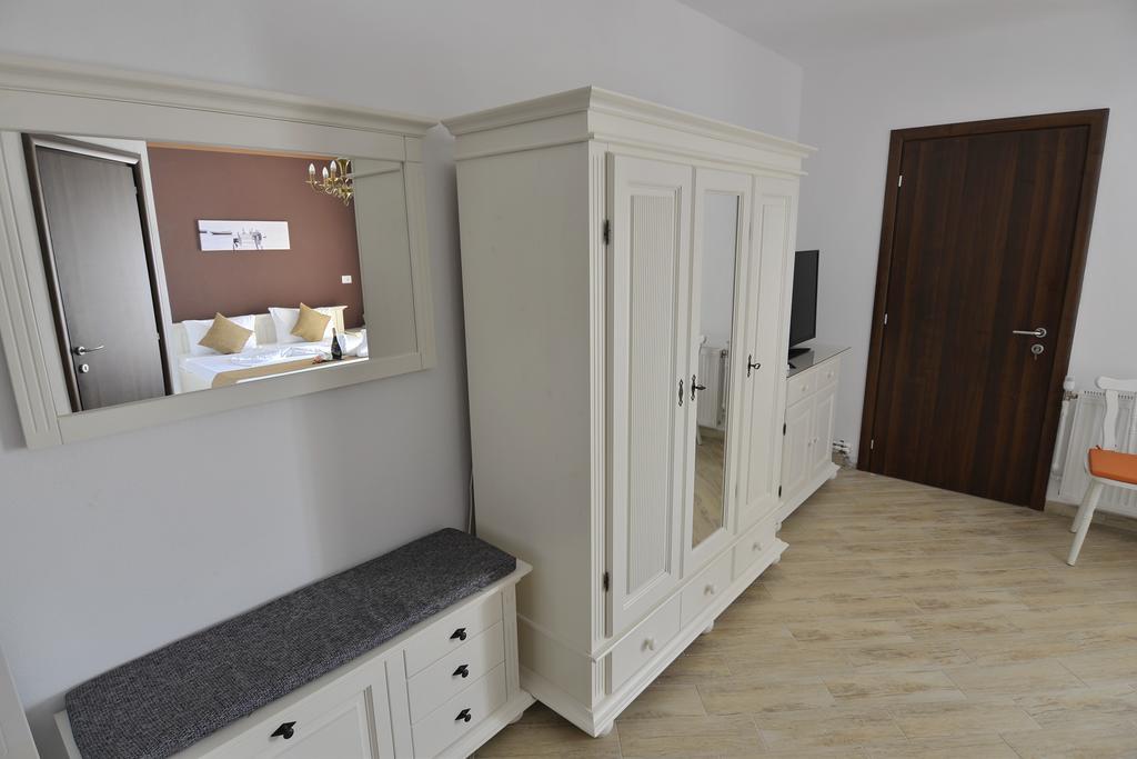 Casa Marina Hotell Ieşelniţa Exteriör bild