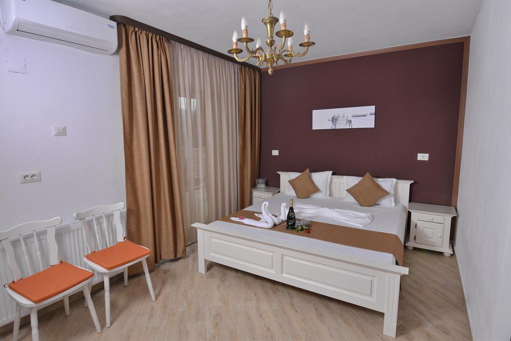 Casa Marina Hotell Ieşelniţa Exteriör bild