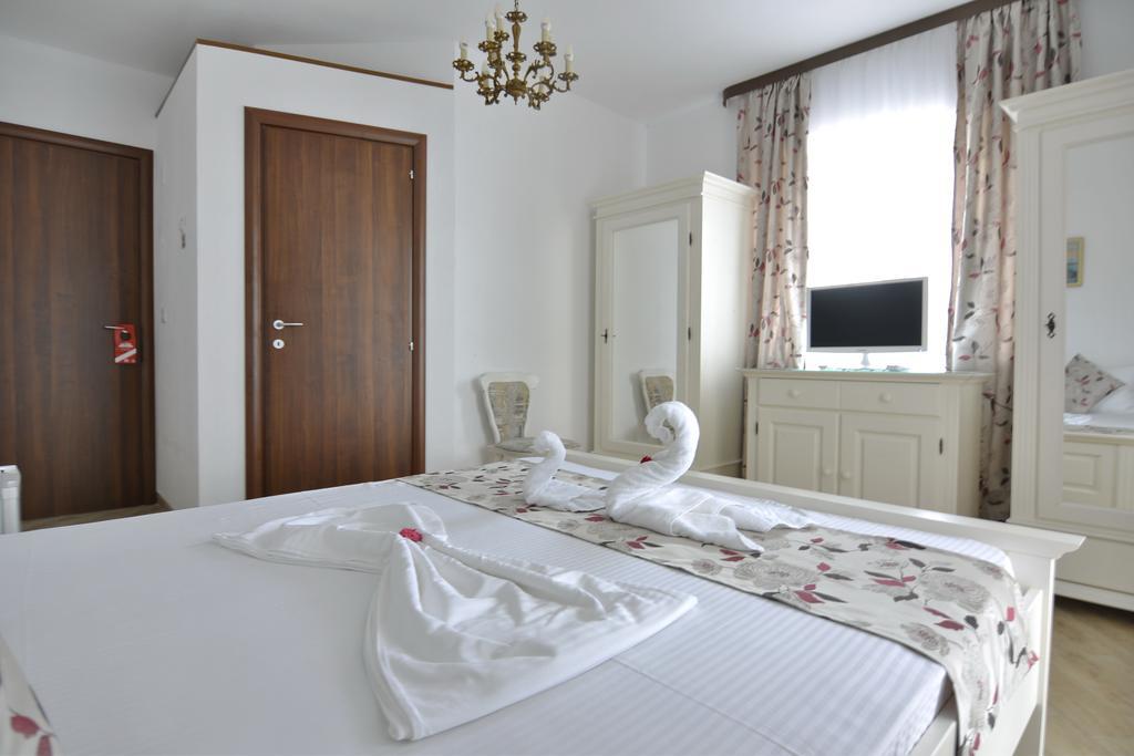 Casa Marina Hotell Ieşelniţa Exteriör bild