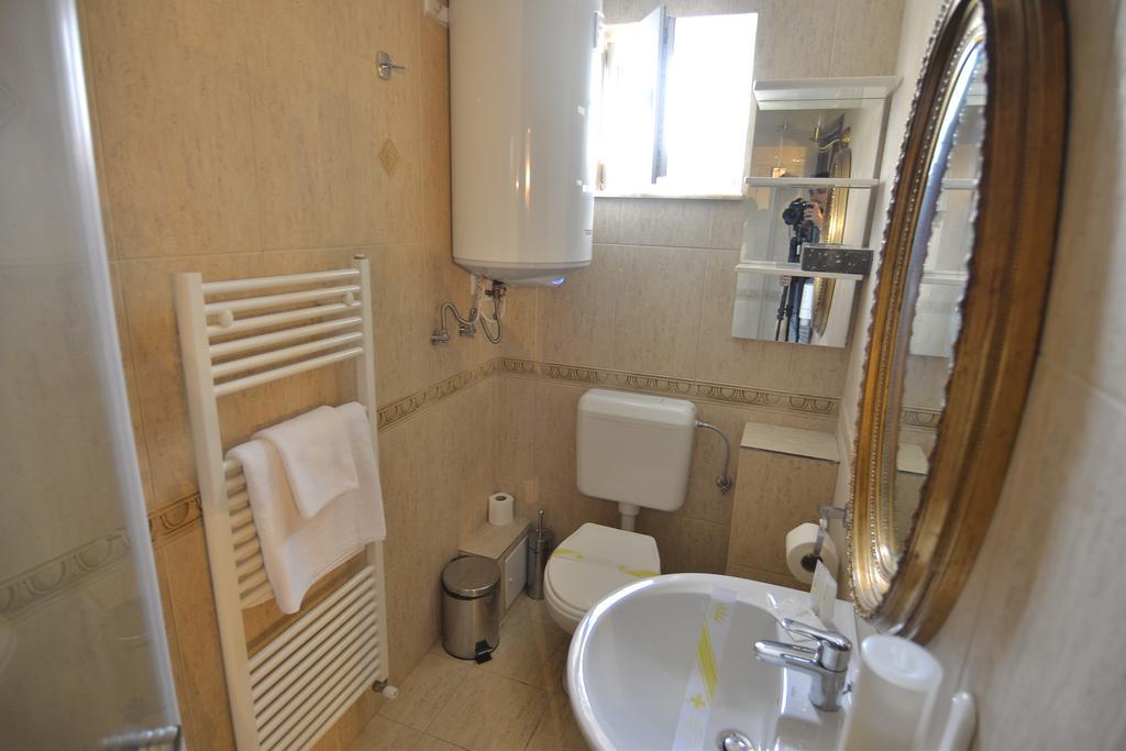 Casa Marina Hotell Ieşelniţa Exteriör bild