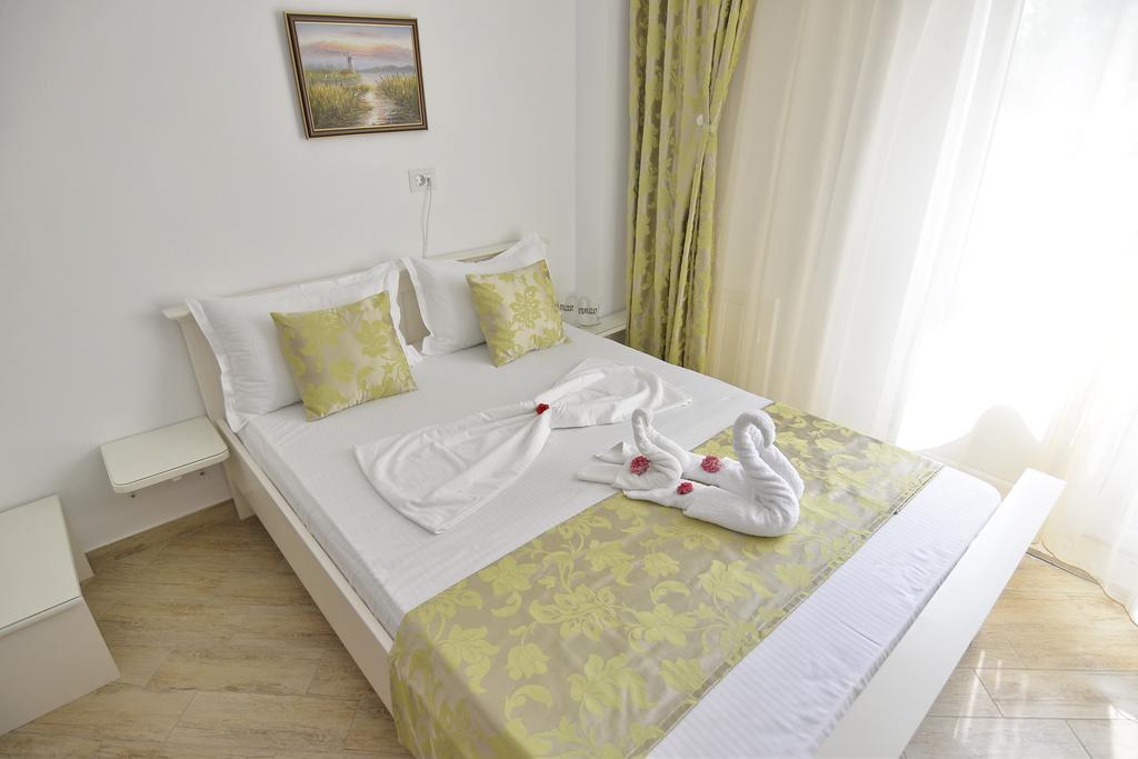 Casa Marina Hotell Ieşelniţa Exteriör bild