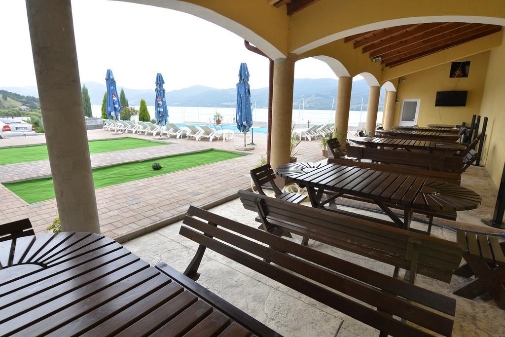 Casa Marina Hotell Ieşelniţa Exteriör bild