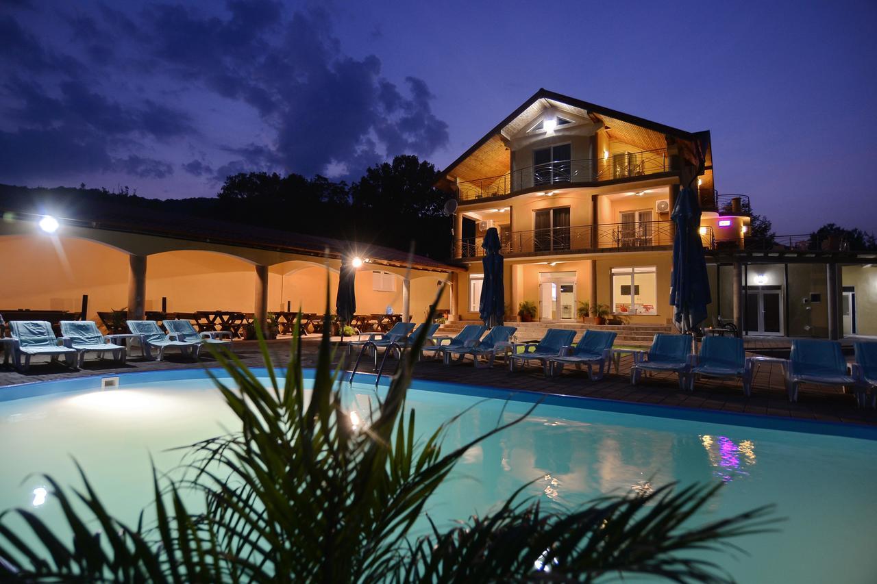 Casa Marina Hotell Ieşelniţa Exteriör bild