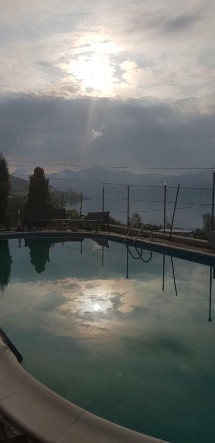 Casa Marina Hotell Ieşelniţa Exteriör bild