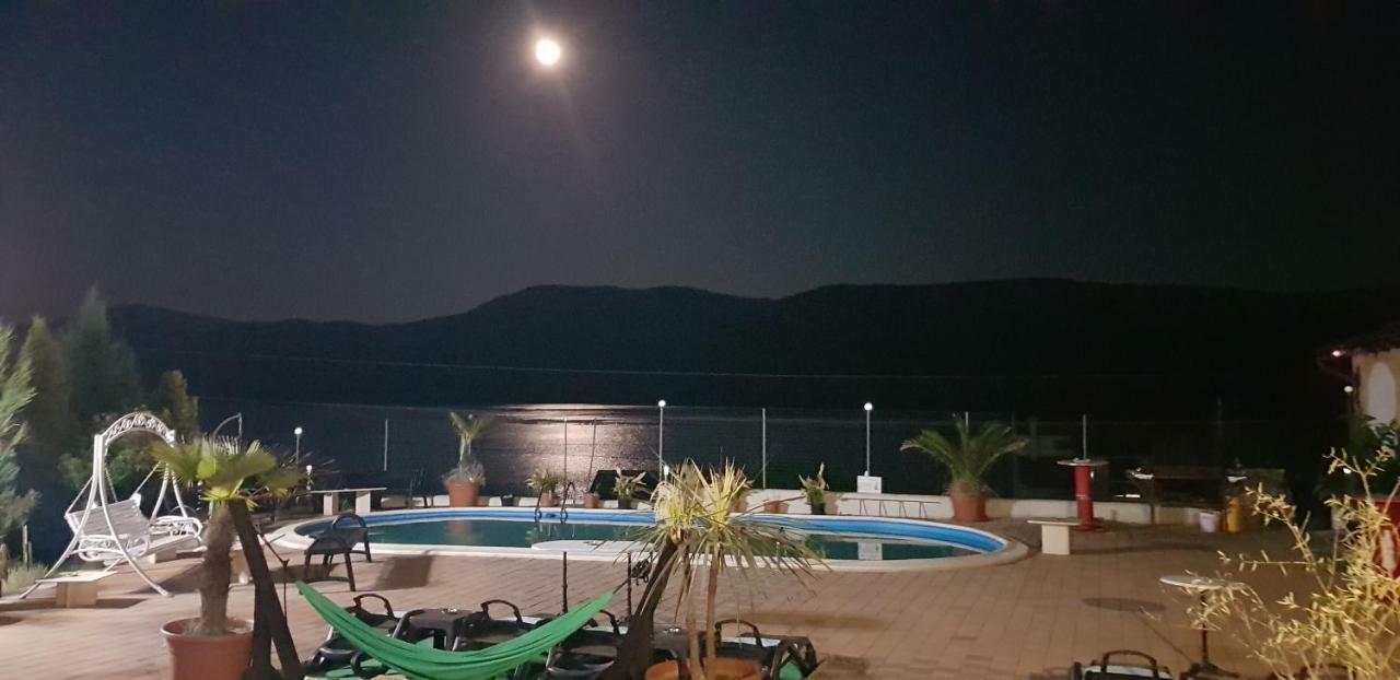 Casa Marina Hotell Ieşelniţa Exteriör bild